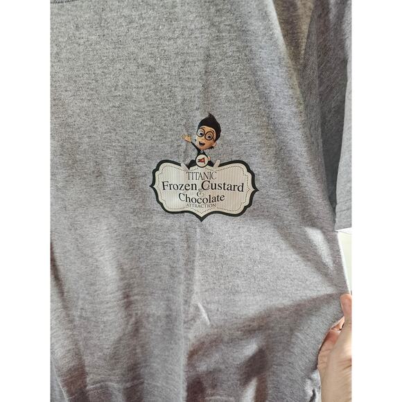 Titanic Frozen Custard & Chocolate attraction Adult Gray TShirt Size Medium - Picture 2 of 5